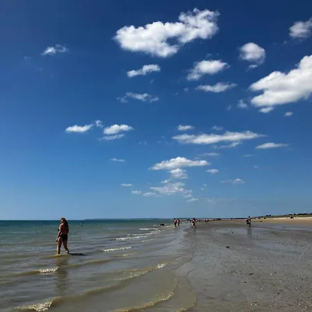 Belle Maison De Vacances, à 1 Minute De La Plage, Avec Terrasse Et Jacuzzi Hébergement de vacances Saint-Germain-sur-Ay